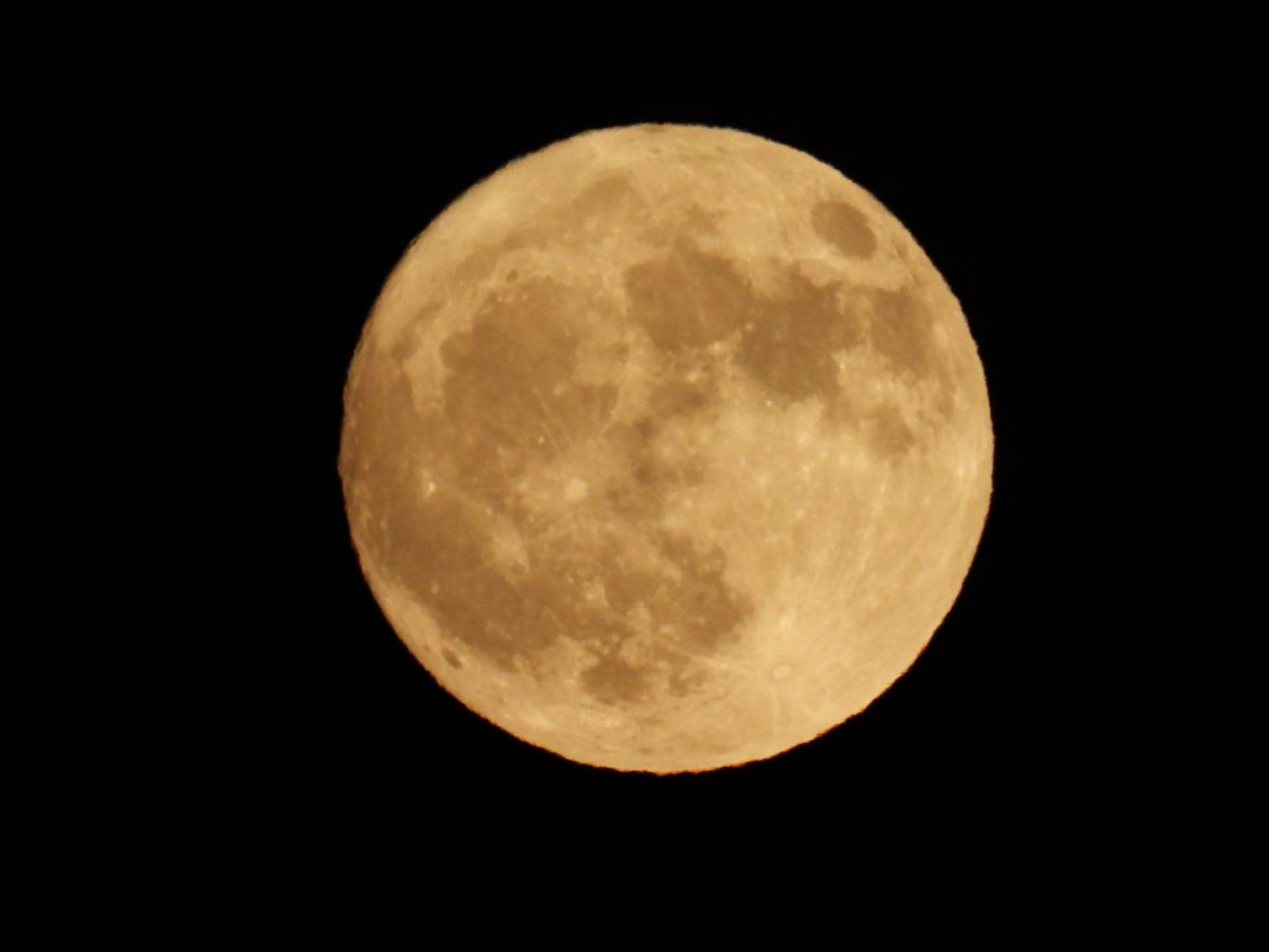 Luna de fresa desde palacios de rueda Cristian Gonzu00e1lez (5)