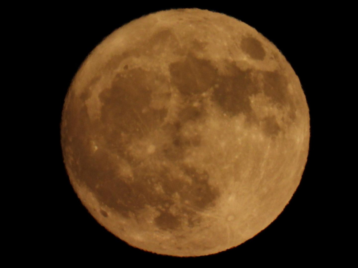 Luna de fresa desde palacios de rueda Cristian Gonzu00e1lez (4)