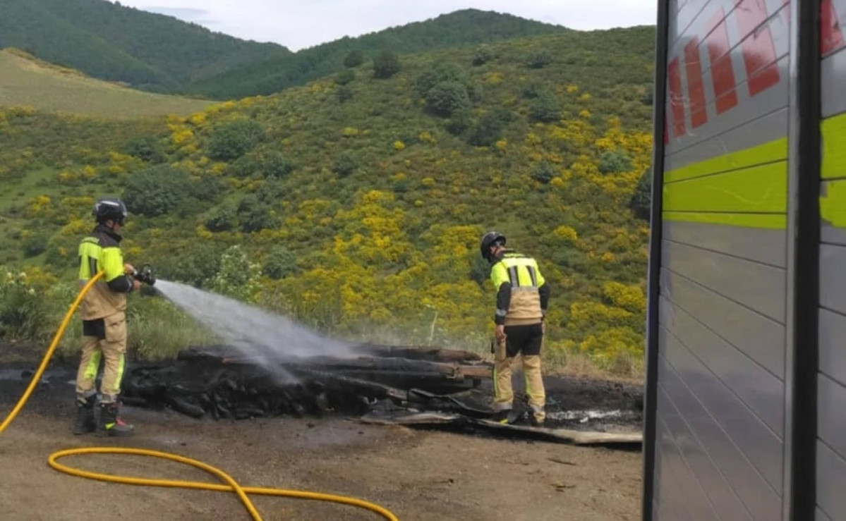 Incendio riaño bomberos cistierna 4