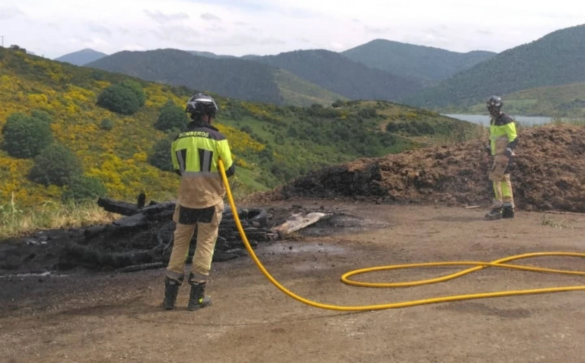 Incendio riaño bomberos cistierna 2