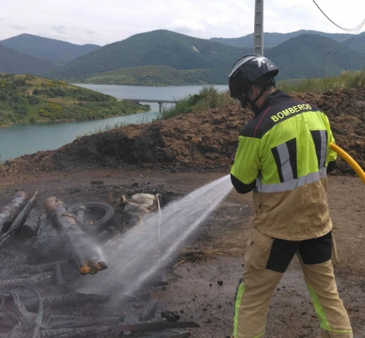 Incendio riaño bomberos cistierna 3