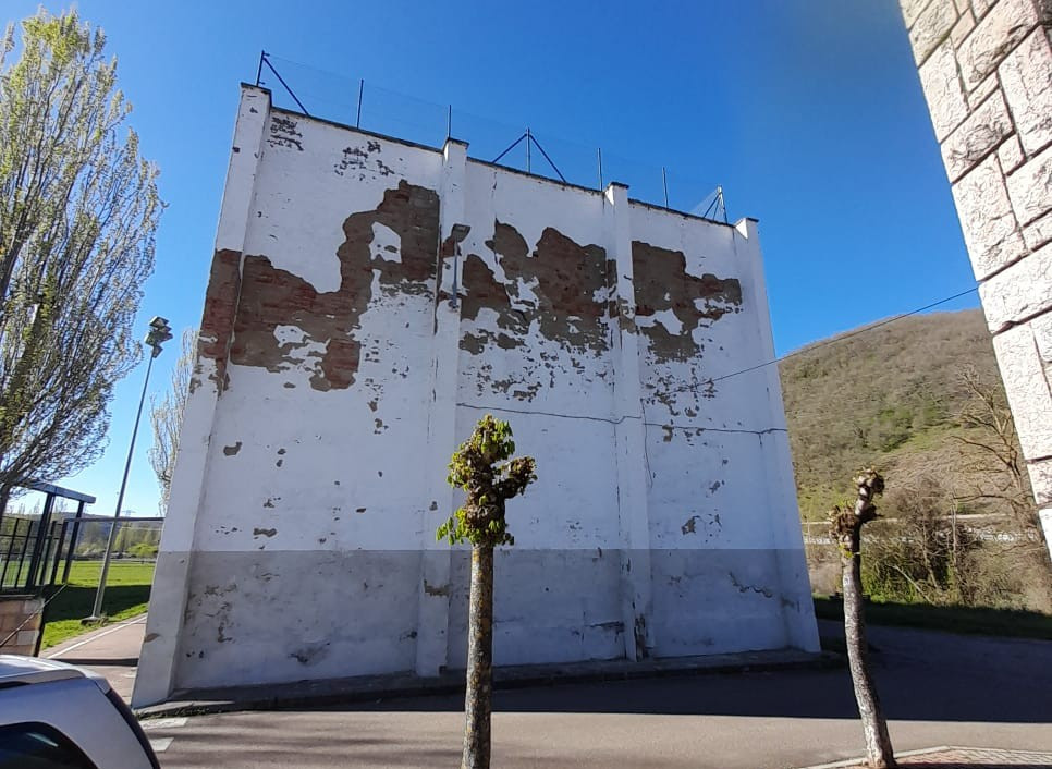 Fronton cistierna instalaciones deportivas