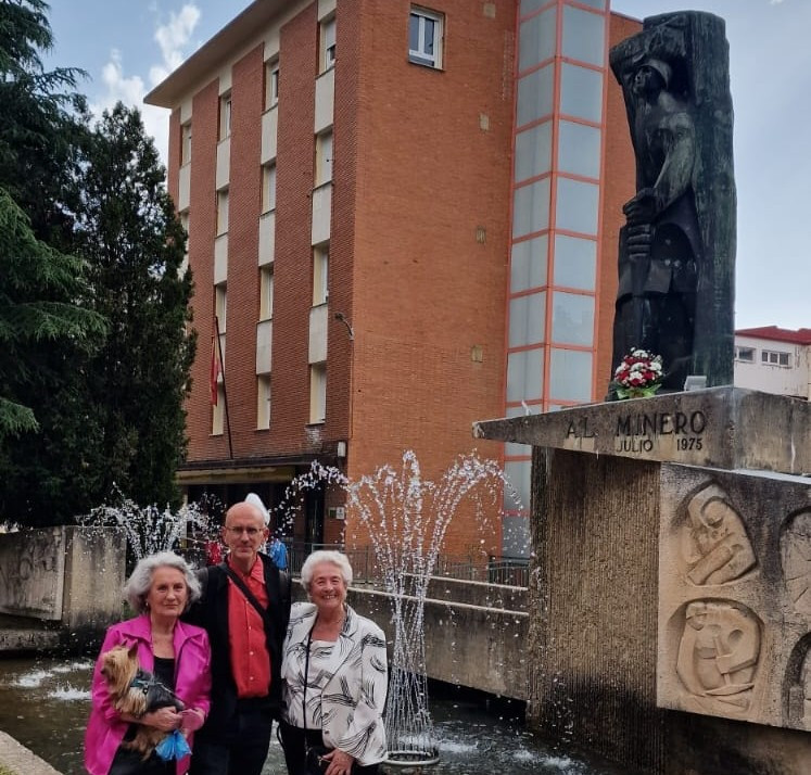 Homenaje escultor monumento al minero (1)