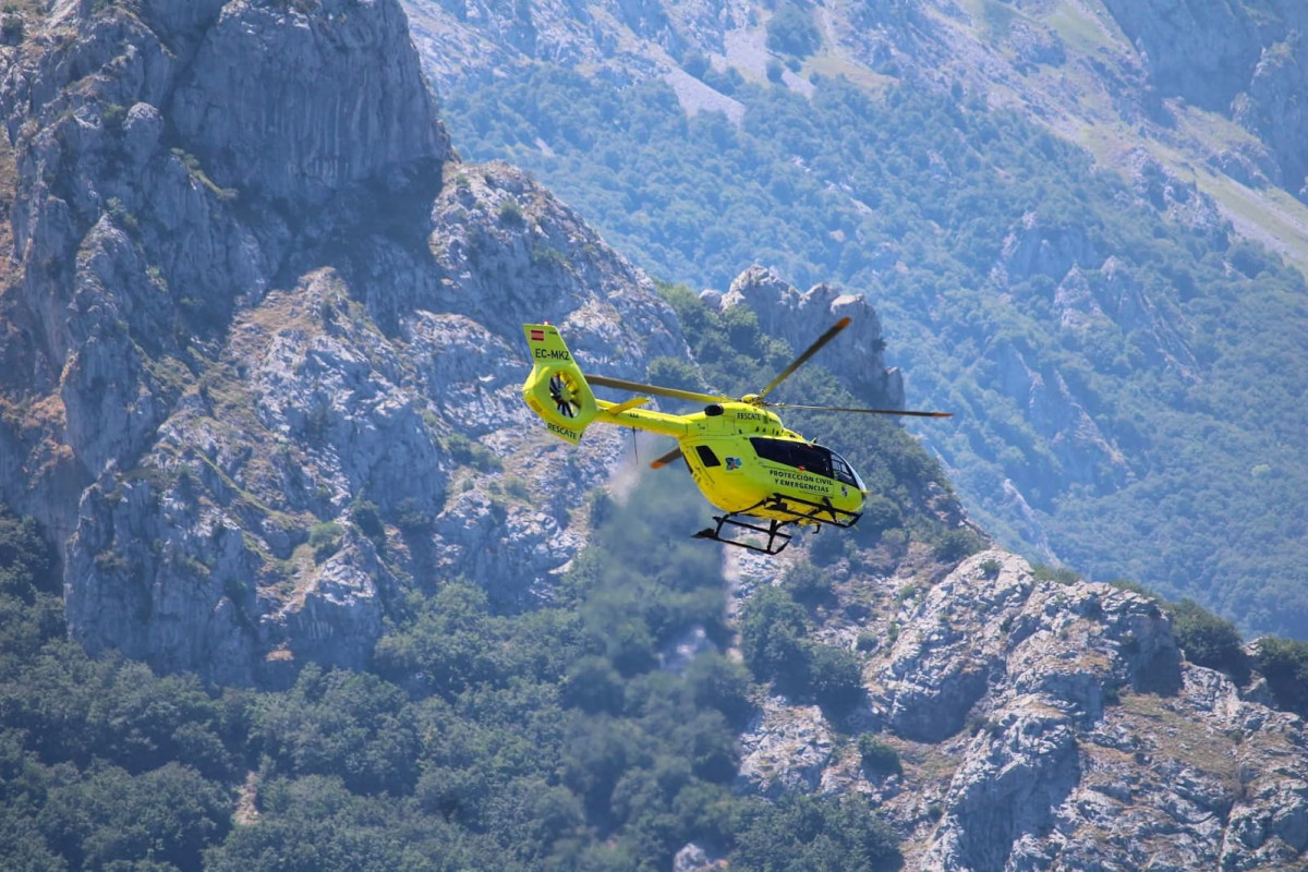 Helicoptero 112 castilla y leon pico gilbo   carlos alvarez  3