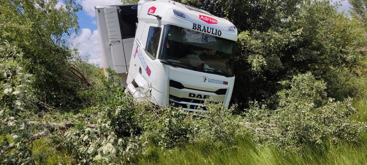 Accidente camion CL 626 El Valle de las Casas   Llama