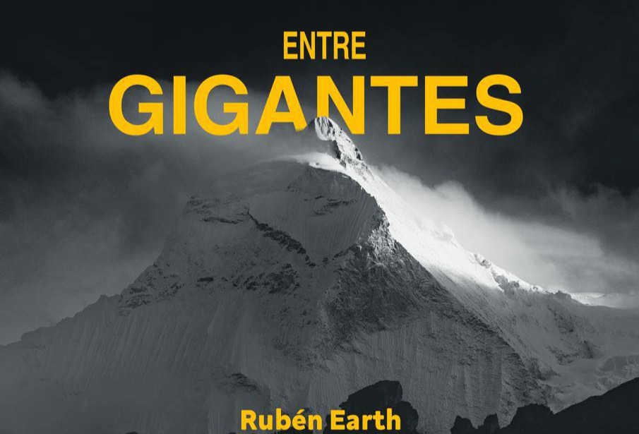 Exposicion entre gigantes ruben earth