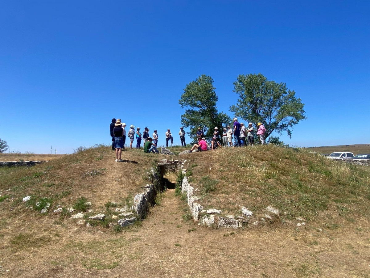 ENCUENTROS CON LA ARQUEOLOGu00cdA DOLMEN DE LA CABAu00d1A 3