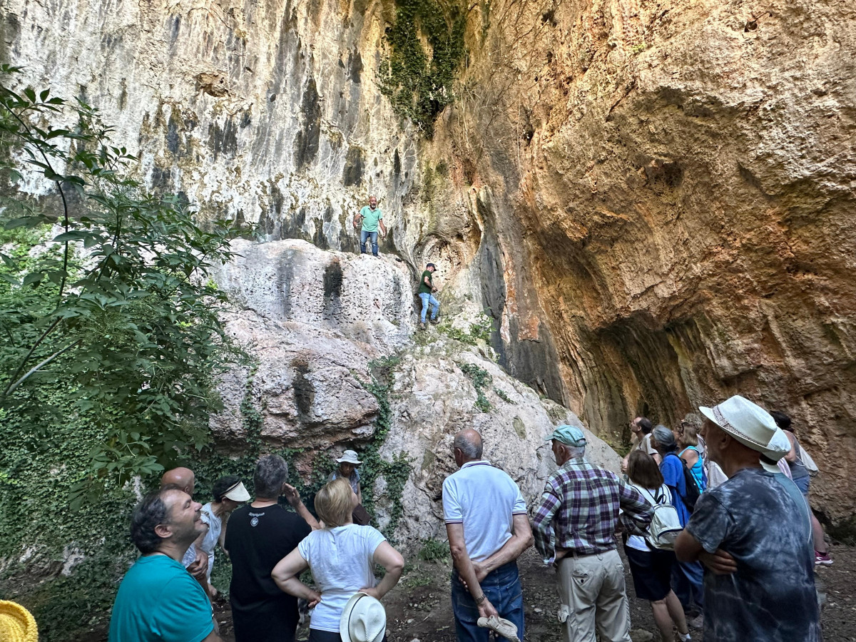 ENCUENTROS CON LA ARQUEOLOGu00cdA LA CUEVATONA
