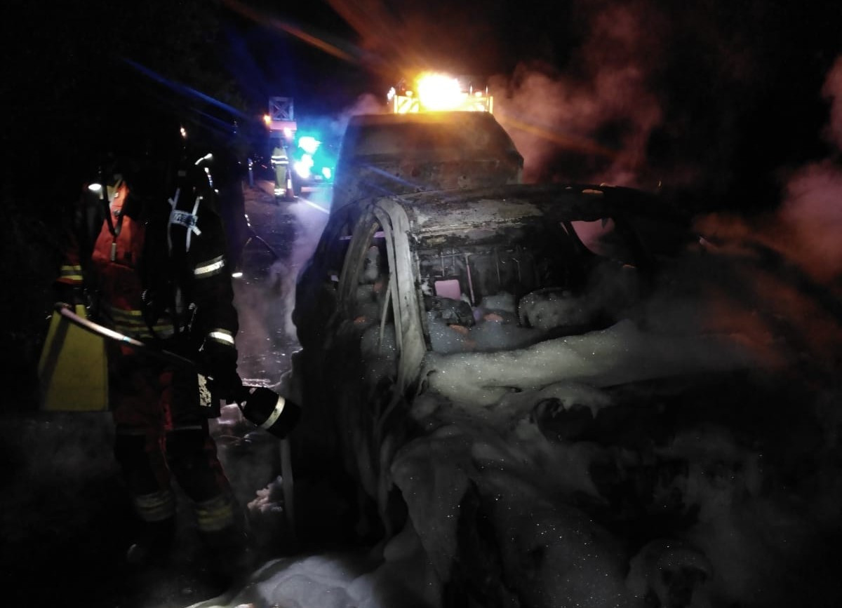 Incendio coche calzada del coto
