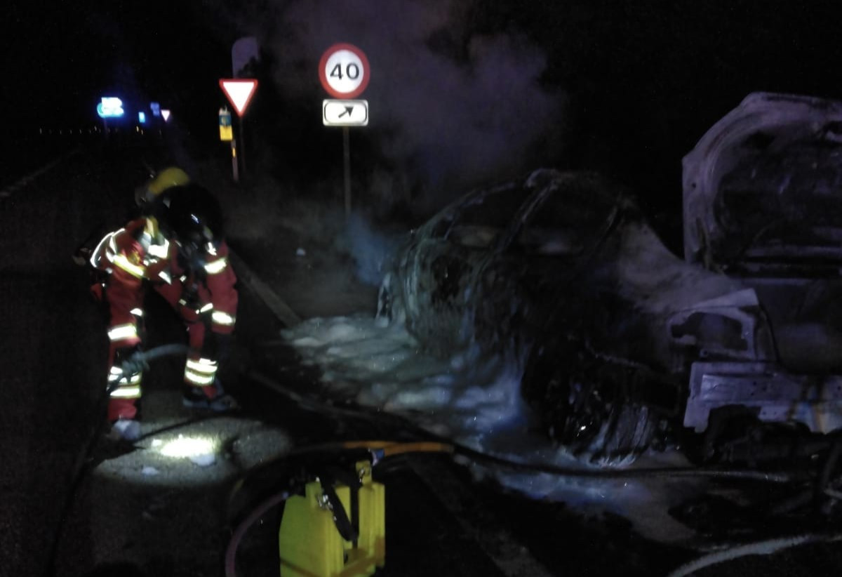 Incendio coche calzada del coto (2)