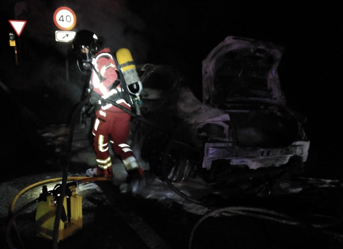 Incendio coche calzada del coto (1)