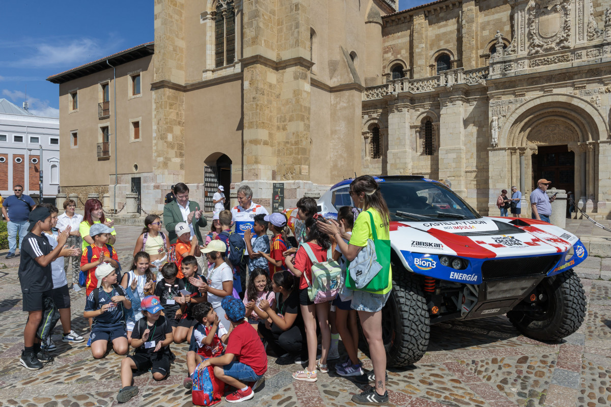 Presentacion coche jesus calleja dakar 2025 (3)