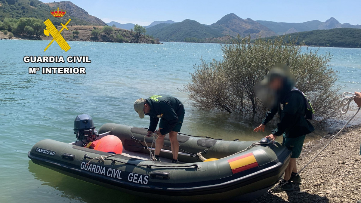 Buzos busqueda desaparecido embalse del porma