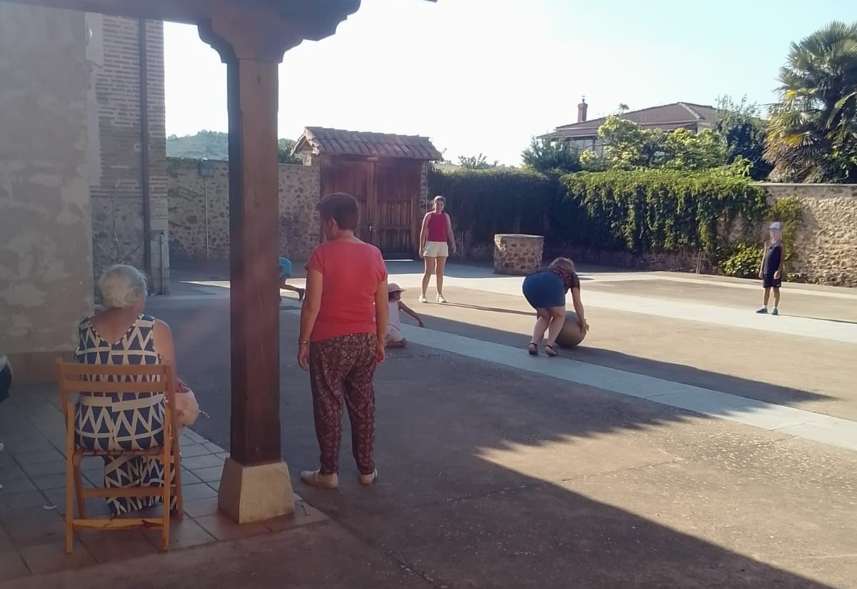 Juguetes intergeneracionales. Garrafe de Torío (2)