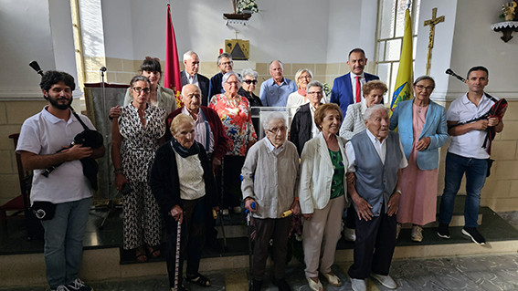 Homenaje a los mayores acebedo en La Uu00f1a enrique martinez perez (2)