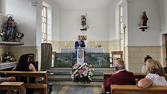 Homenaje a los mayores acebedo en La Uu00f1a enrique martinez perez (6)