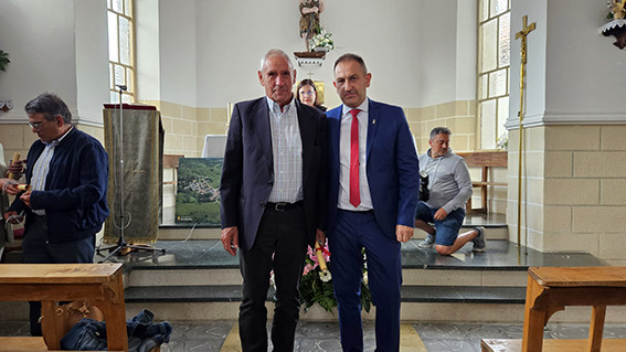 Homenaje a los mayores acebedo en La Uu00f1a enrique martinez perez (7)