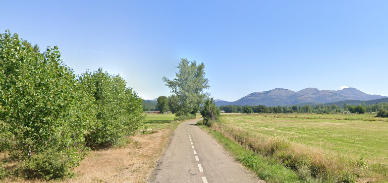 LE 5638 carretera entre modino y pesquera