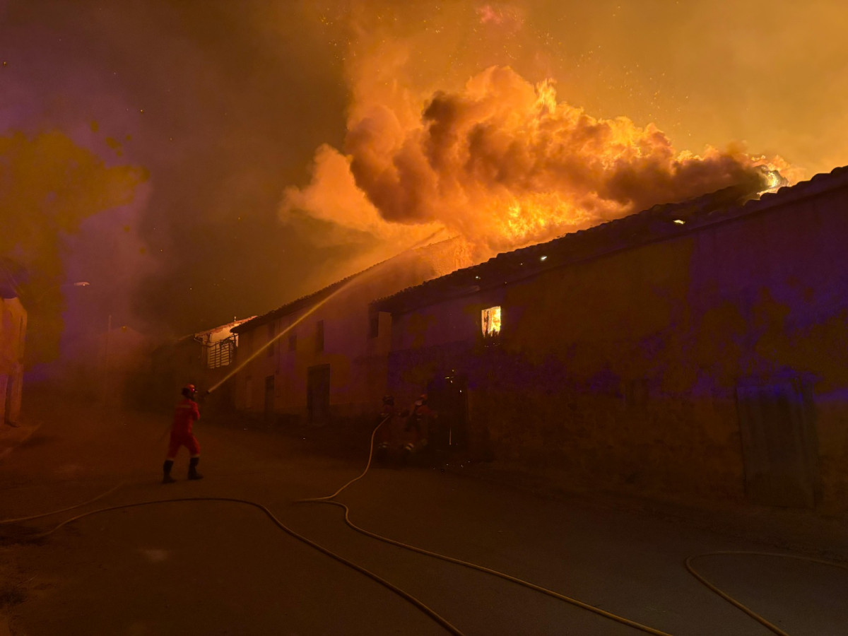 UME incendio Jamuz 2025 (1)