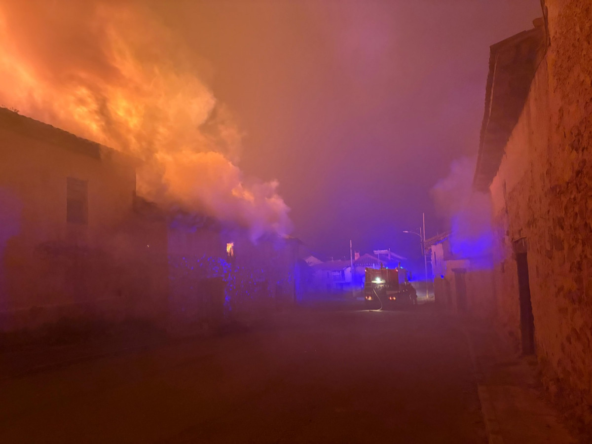 UME incendio Jamuz 2025 (2)