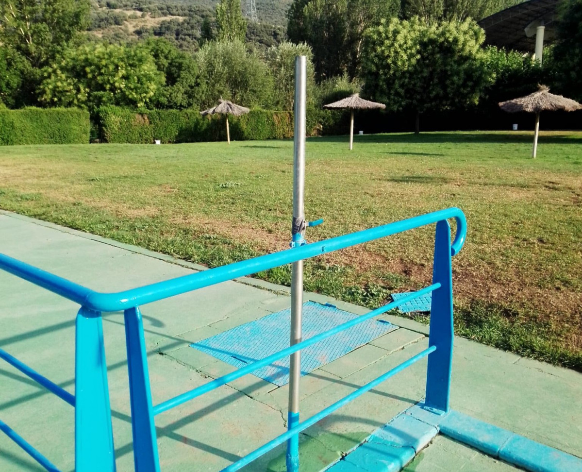 Actos vandalicos piscinas la robla (2)