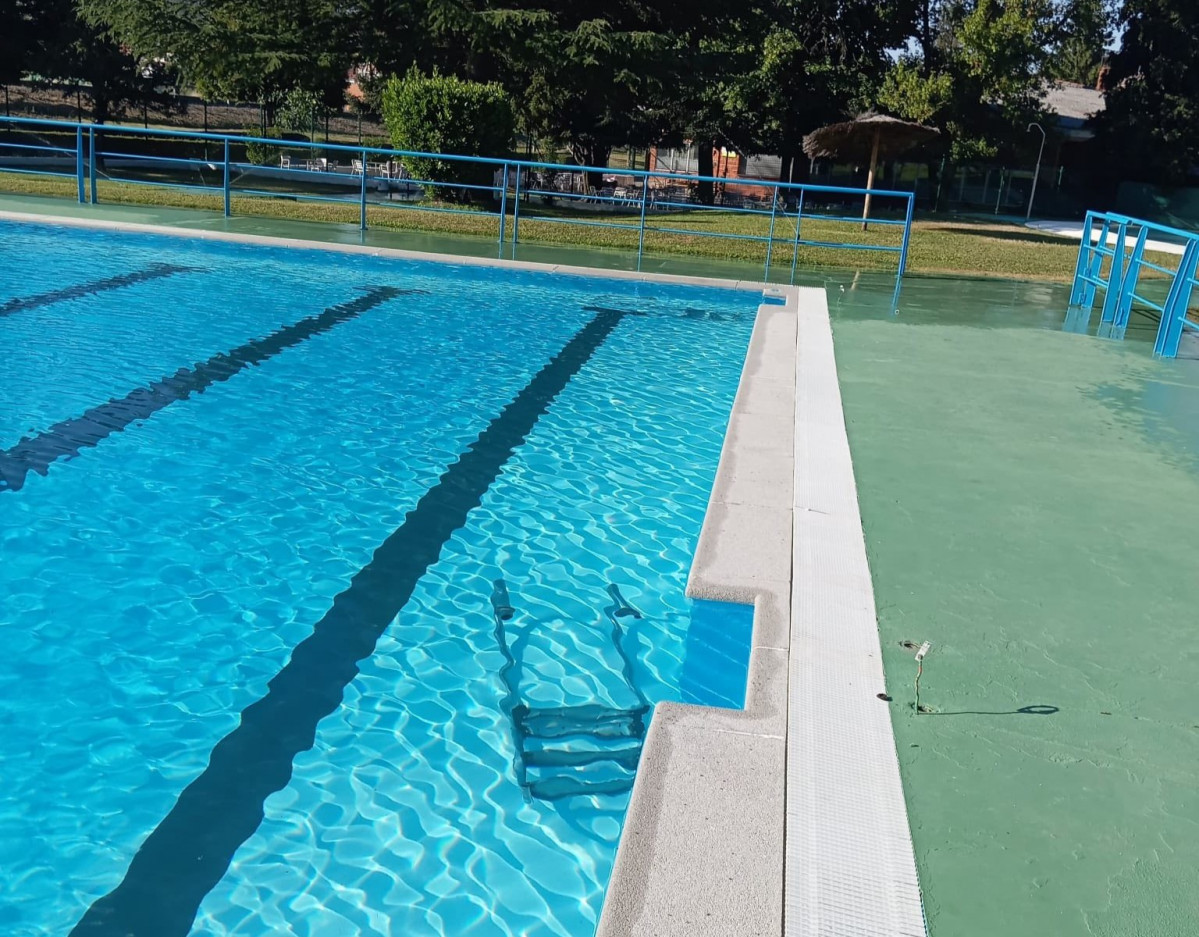 Actos vandalicos piscinas la robla (1)