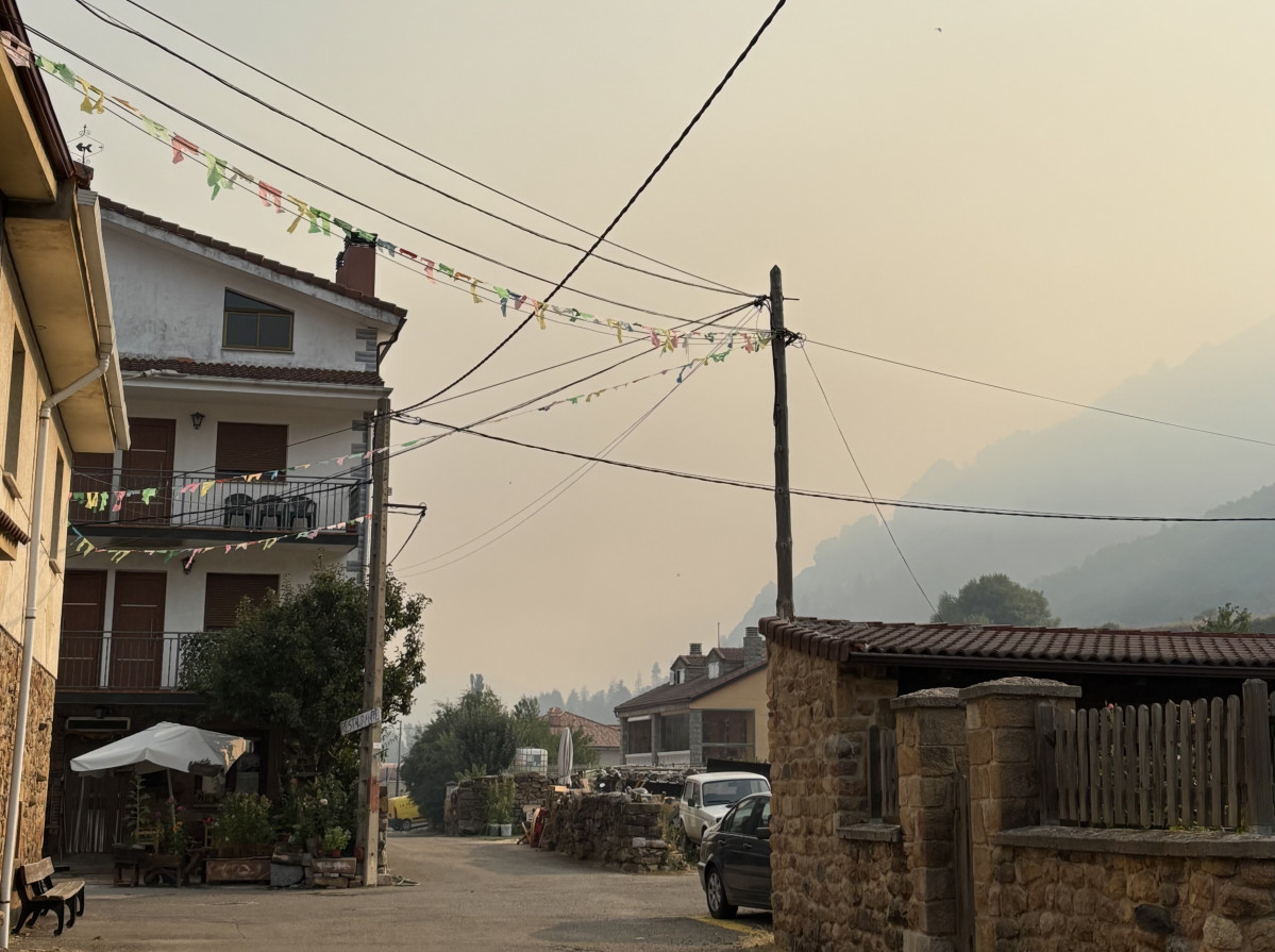Incendio barniedo 2025 desde villafrea  (1)