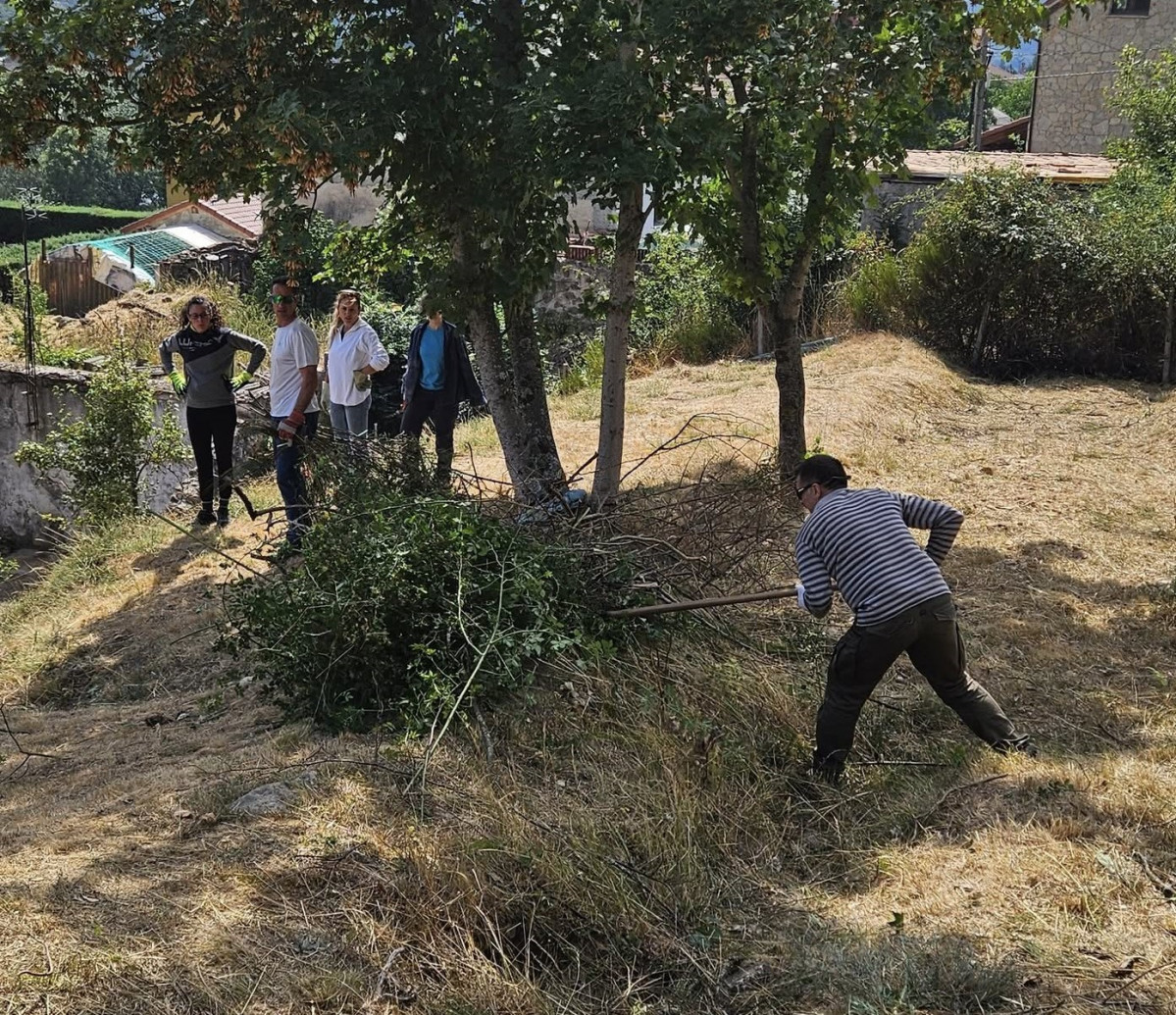 Voluntarios montaña palentina 2