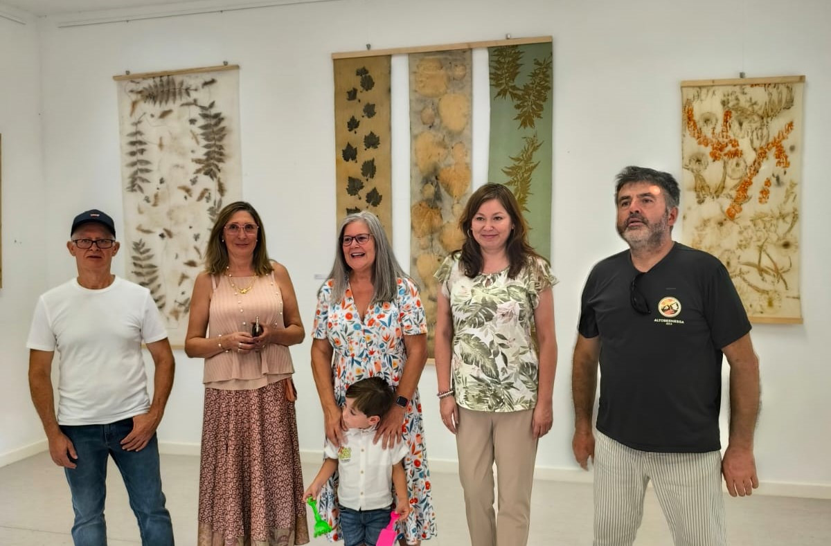 Jose Antonio Garcu00eda Arias, alcalde de La Pola  Elena Campos  Ana Campos  Cathy Thompson y Josu00e9 Manuel Gonzalez pedaneo de Paradilla